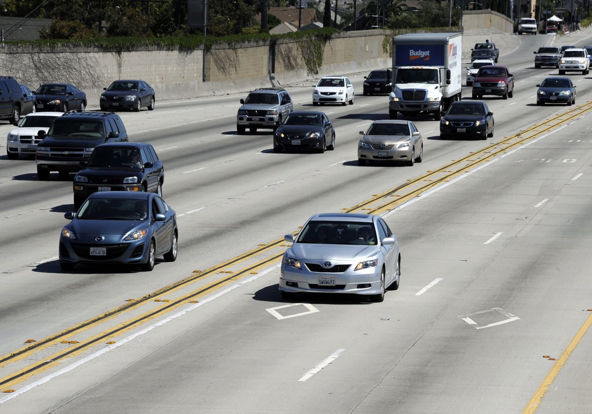 Fotografía de archivo de tráfico en una autopista en Los Ángeles, California (EUA). EFE/Paul Buck