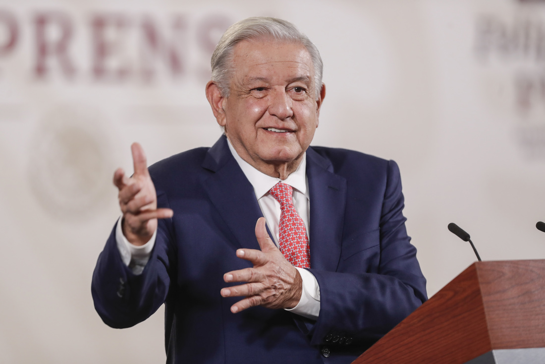 El Presidente de México, Andrés Manuel López Obrador, habla durante su conferencia de prensa matutina en el Palacio Nacional en Ciudad de México (México). EFE/ Isaac Esquivel