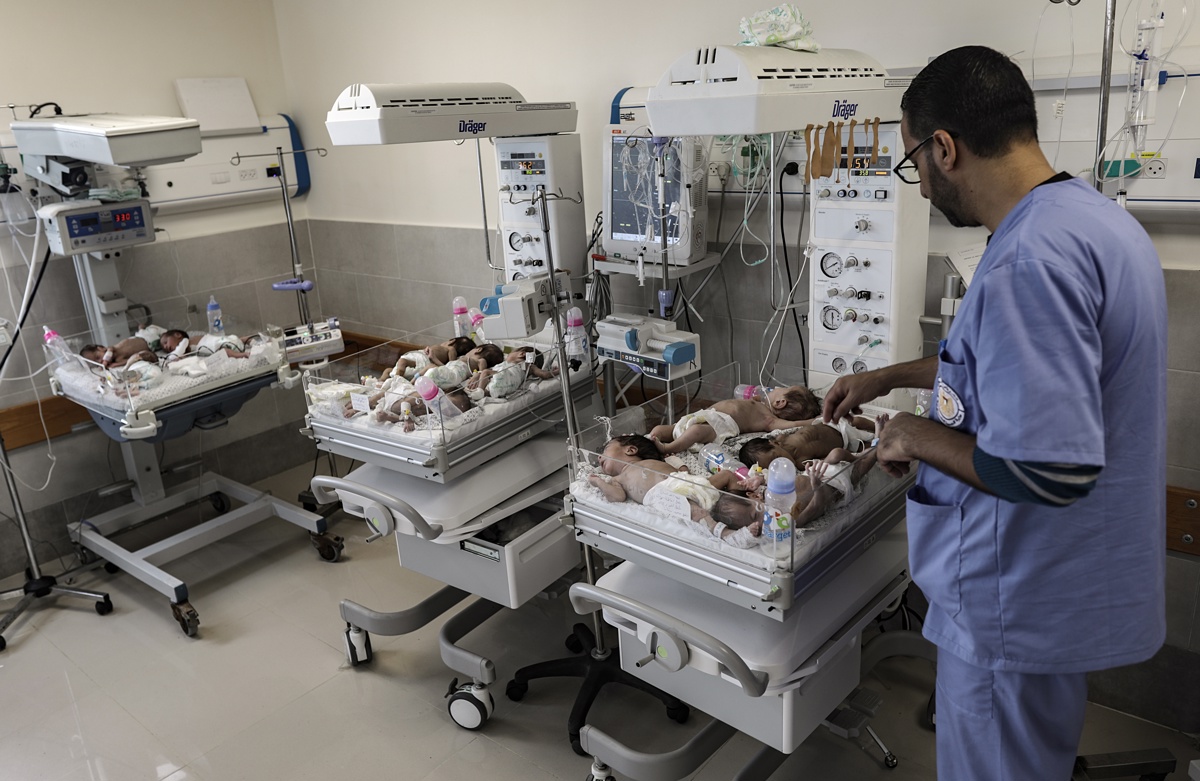 Foto de archivo del hospital Shifa de Gaza, donde murieron 3 bebés más por malnutrición y deshidratación. EFE/EPA/HAITHAM IMAD