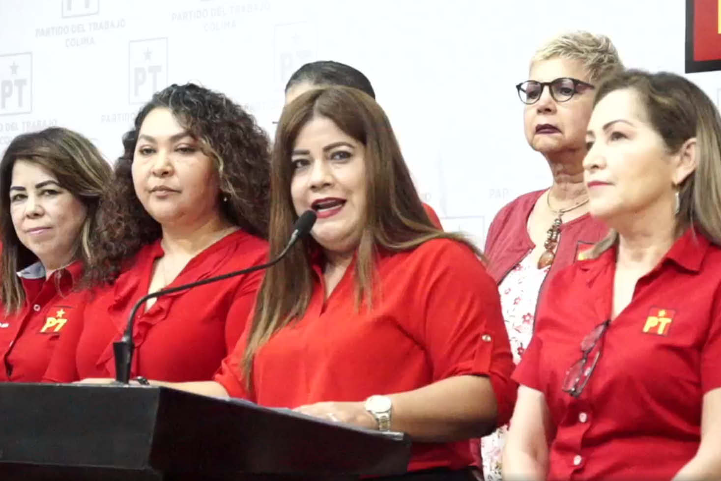 Elizabeth Mendoza, integrante de la Comisión Operativa Estatal del Partido del Trabajo (PT).