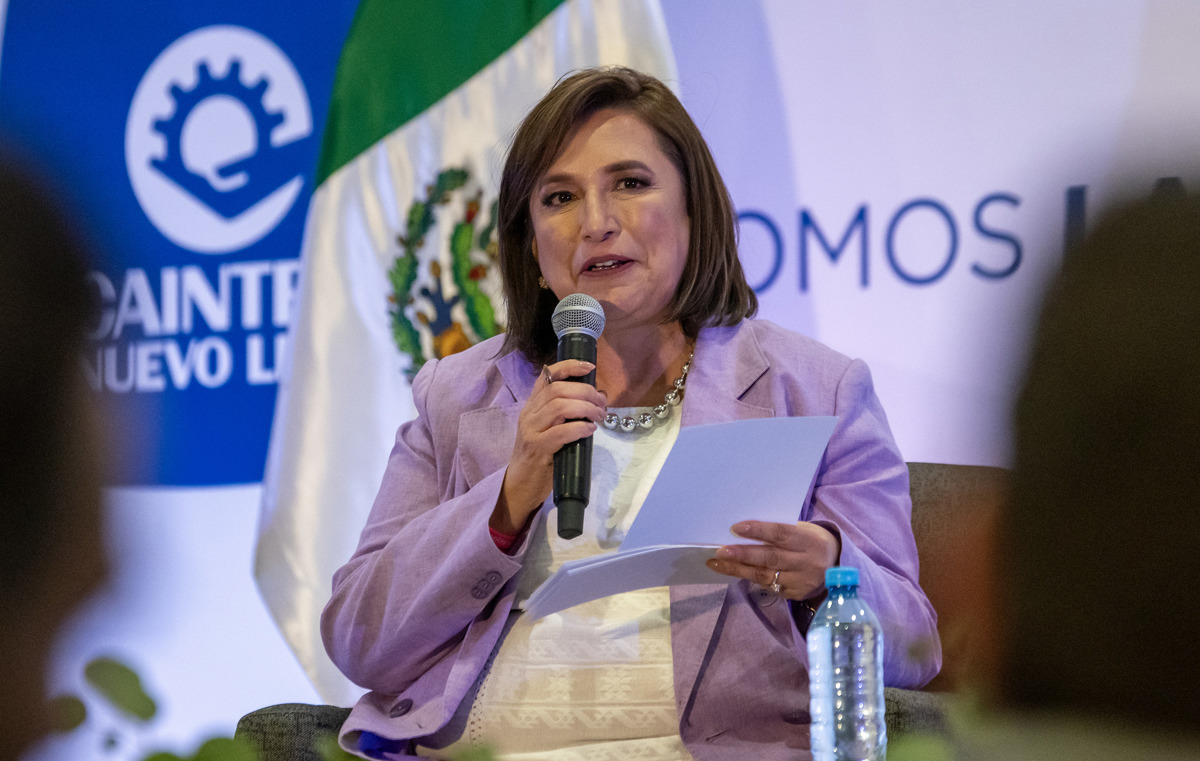 La candidata presidencial por la coalición Fuerza y Corazón por México, Xóchitl Gálvez, participa durante un diálogo con empresarios en Monterrey (México). EFE/Miguel Sierra