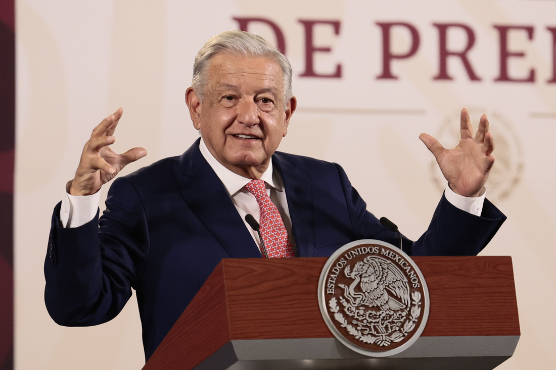 El Presidente de México, Andrés Manuel López Obrador, participa durante su conferencia de prensa matutina este martes en Palacio Nacional en la Ciudad de México (México). EFE/José Méndez