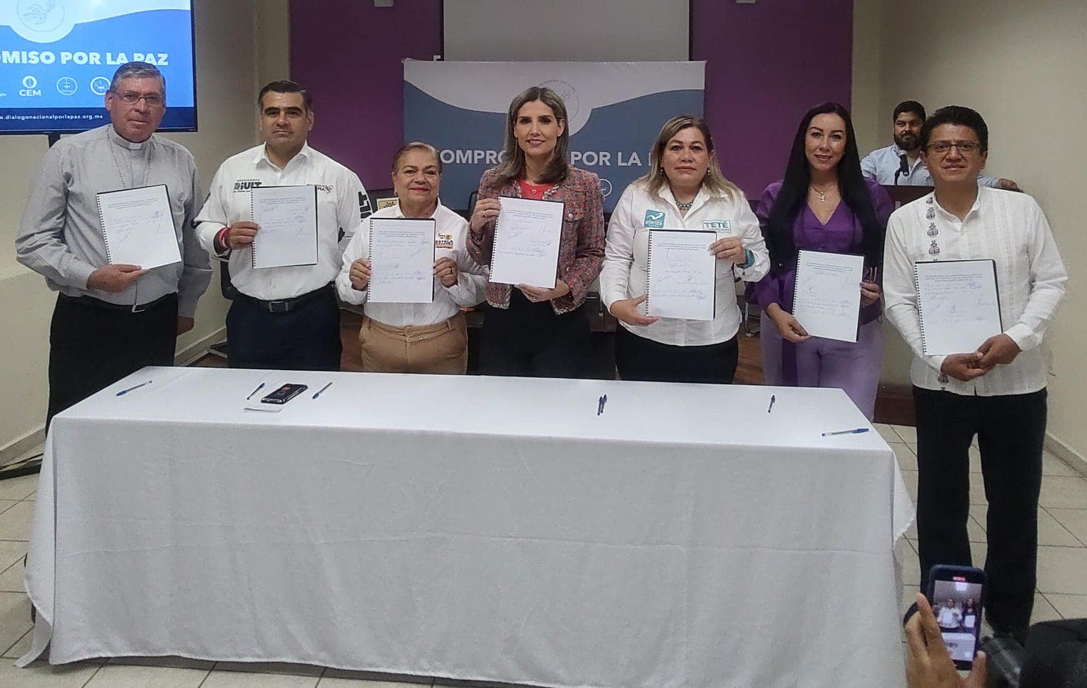 Firma de “Compromiso por la paz” de las y los candidatos a la Alcaldía de Colima.