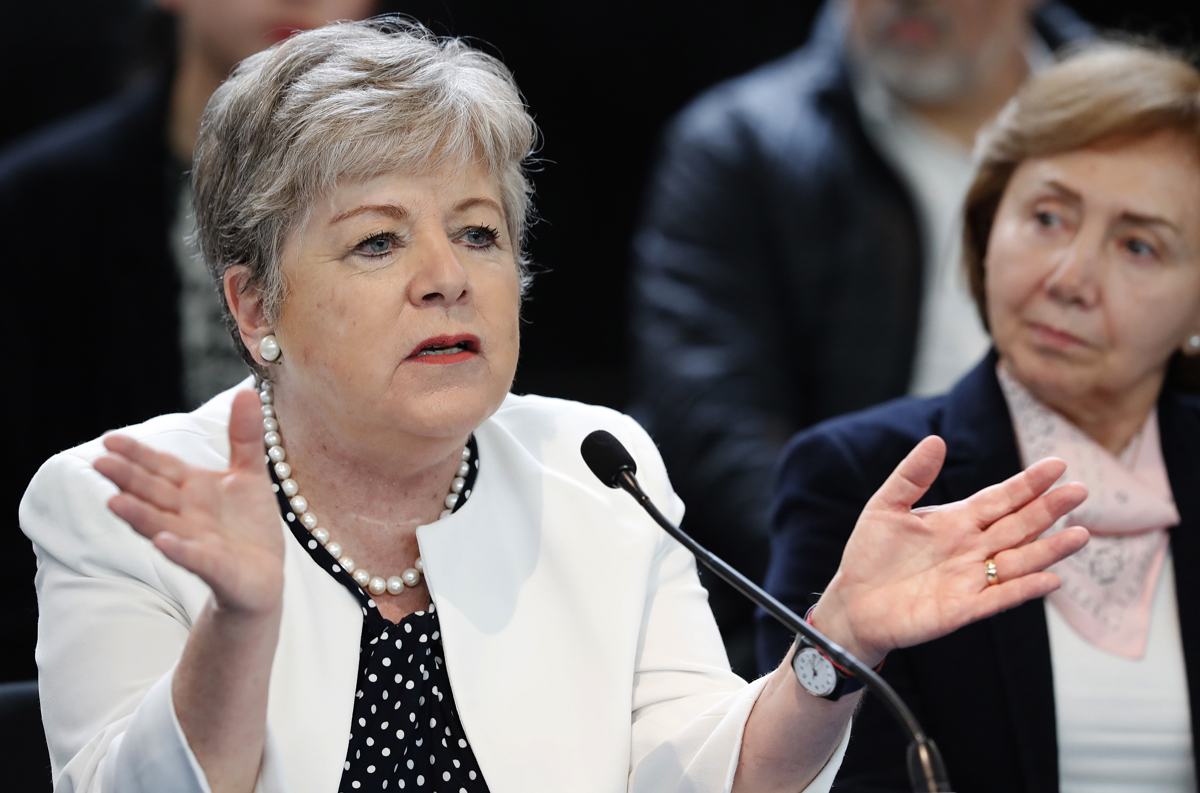 La canciller mexicana Alicia Bárcena habla durante una conferencia de prensa en el Aeropuerto Internacional de la Ciudad de México (México). EFE/Mario Guzmán