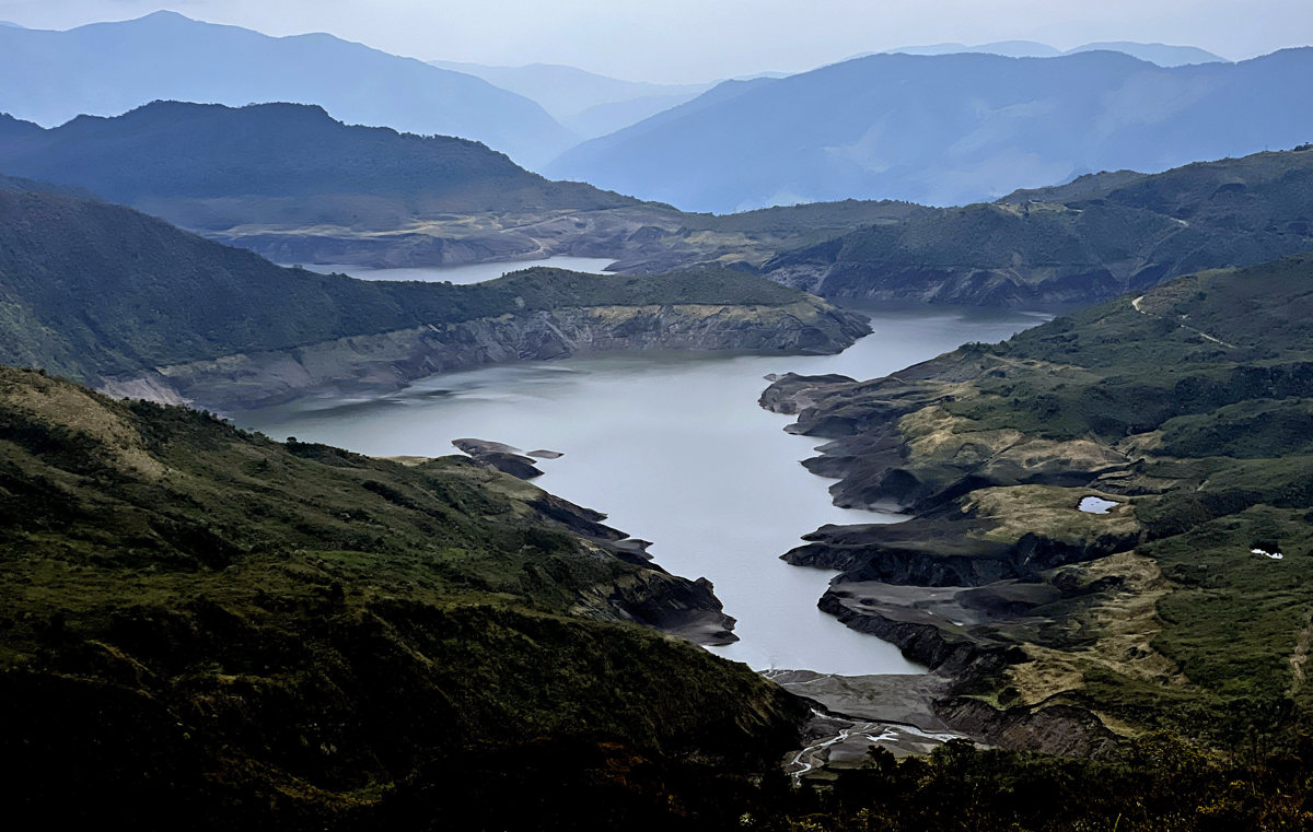 Fotografía cedida por el Acueducto de Bogotá, que muestra el estado actual del embalse de Chuza en Fómeque, Cundinamarca (Colombia). EFE/Acueducto de Bogotá