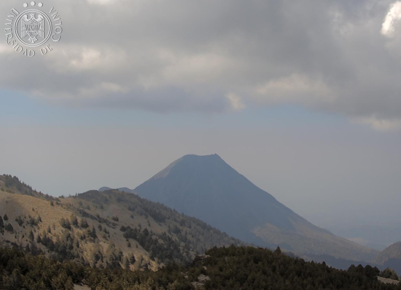 Fotografía del Volcán de Colima. Tomada del Facebook Centro Universitario de Estudios Vulcanológicos- UdeC.