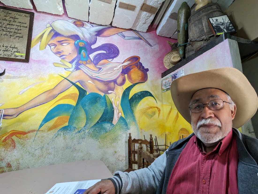 Andrés Ávila Aguirre, tlachiquero de oficio, posa durante una entrevista con EFE el 20 de abril de 2024, en el poblado de Apan, en el estado de Hidalgo (México). EFE/ Miguel Victoria