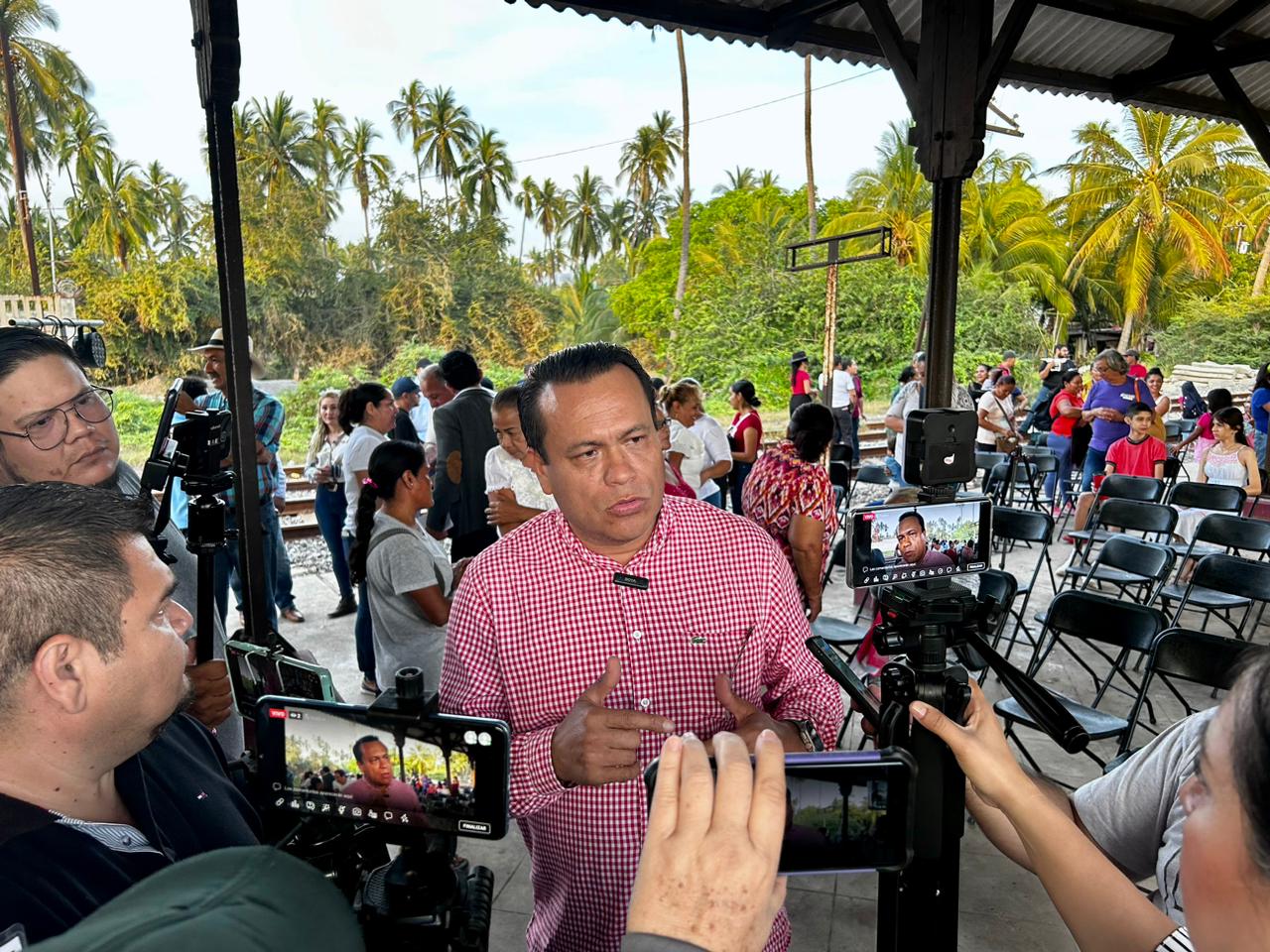 Luis Gama, candidato a la Alcaldía de Armería por la coalición “Fuerza y Corazón por México”.