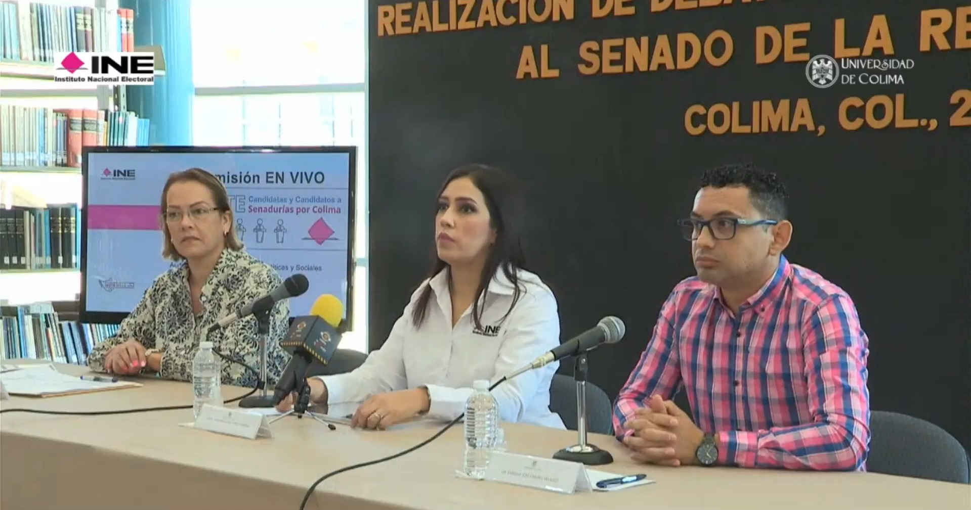 Conferencia de prensa encabezada por Ana Margarita Torres Arreola, Vocal Ejecutiva del Instituto Nacional Electoral (INE), y Enrique Chaires Velasco, director de la Facultad Ciencias Políticas y Sociales de la Universidad de Colima.