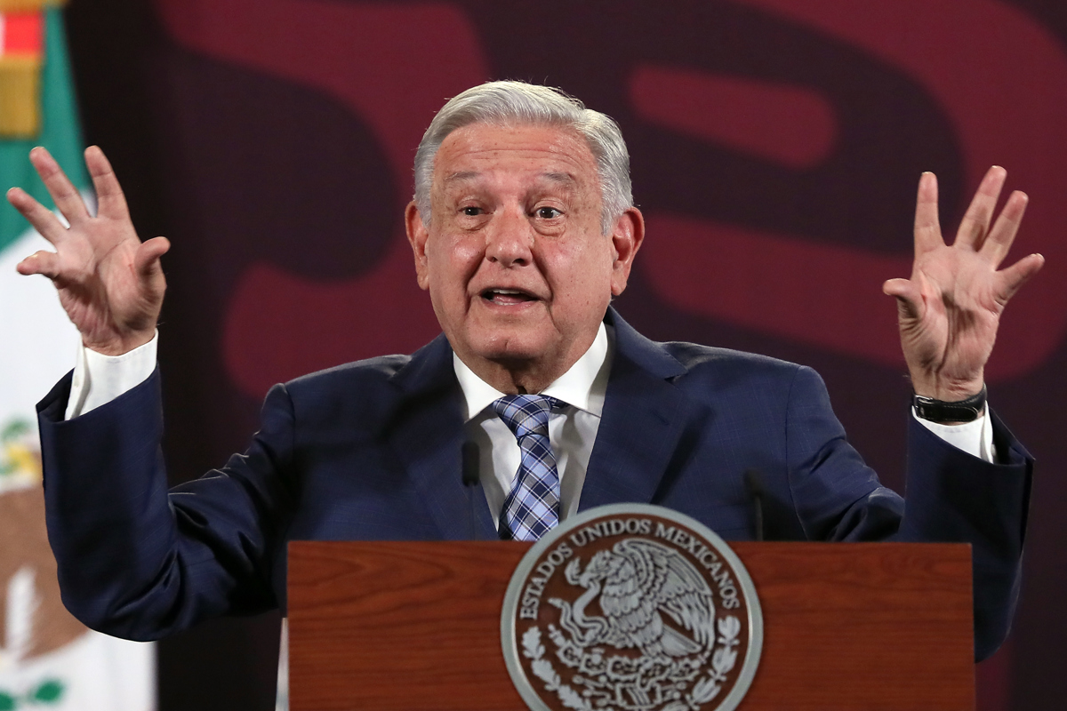 El Presidente de México, Andrés Manuel López Obrador, habla durante su conferencia de prensa matutina en el Palacio Nacional de la Ciudad de México (México). EFE/ Mario Guzmán