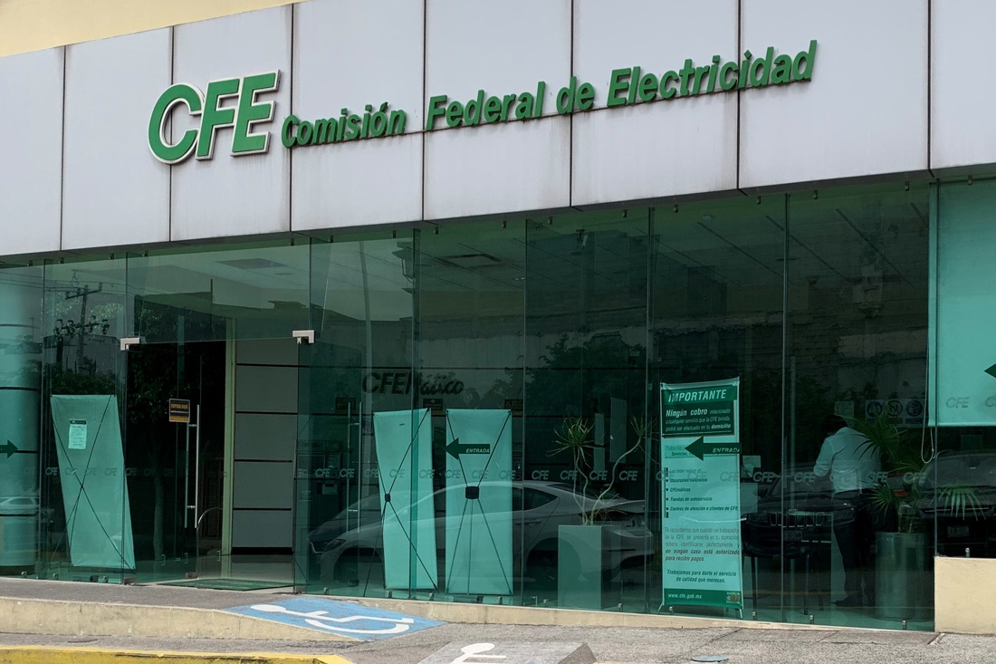 Vista exterior de una sucursal de la Comisión Federal de Electricidad (CFE) en Ciudad de México (México). Imagen de archivo. EFE/ José Pazos