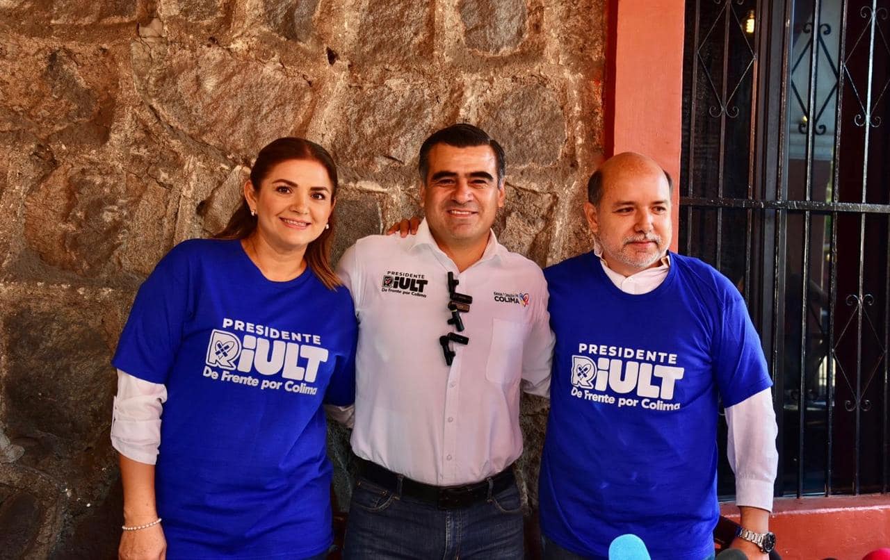 Gabriela Rodríguez y el candidato a la Alcaldía de Colima, Riult Rivera.