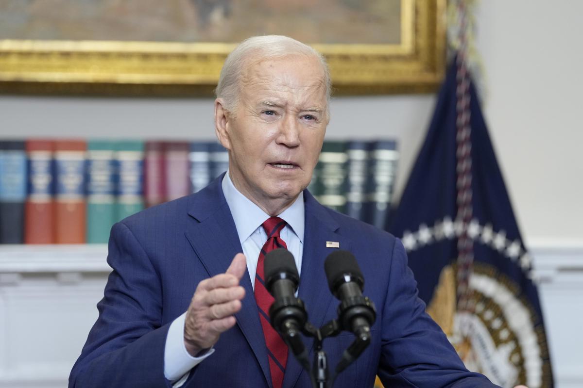 El presidente estadounidense, Joe Biden, hace una declaración sobre los disturbios propalestinos en varias universidades de EUA, en la Sala Roosevelt de la Casa Blanca en Washington. EFE/Chris Kleponis