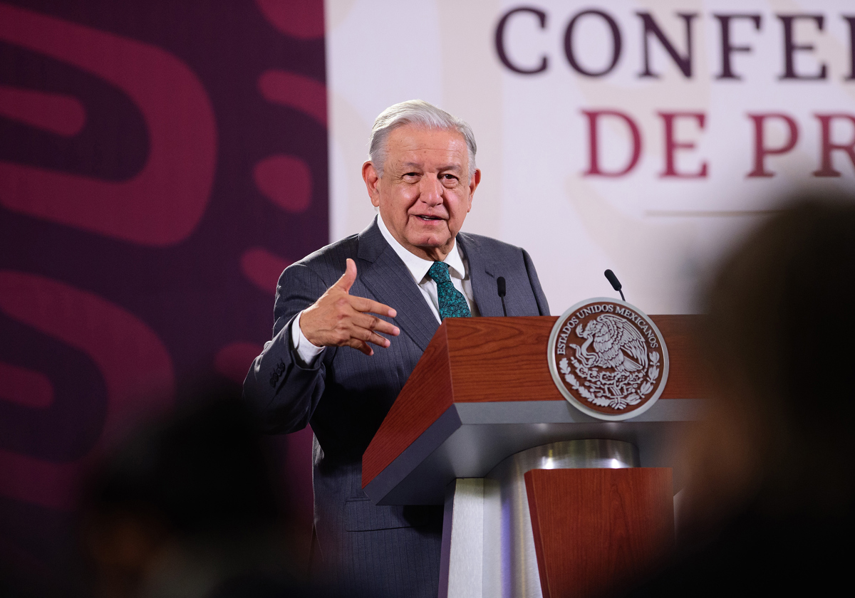 Fotografía cedida por la Presidencia de México del mandatario, Andrés Manuel López Obrador, durante una rueda de prensa en Palacio Nacional de la Ciudad de México (México). EFE