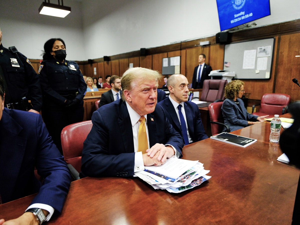 El expresidente estadounidense Donald Trump asiste a su juicio penal en la Corte Suprema del Estado de Nueva York en Nueva York, Estados Unidos. EFE/EPA/Curtis Means