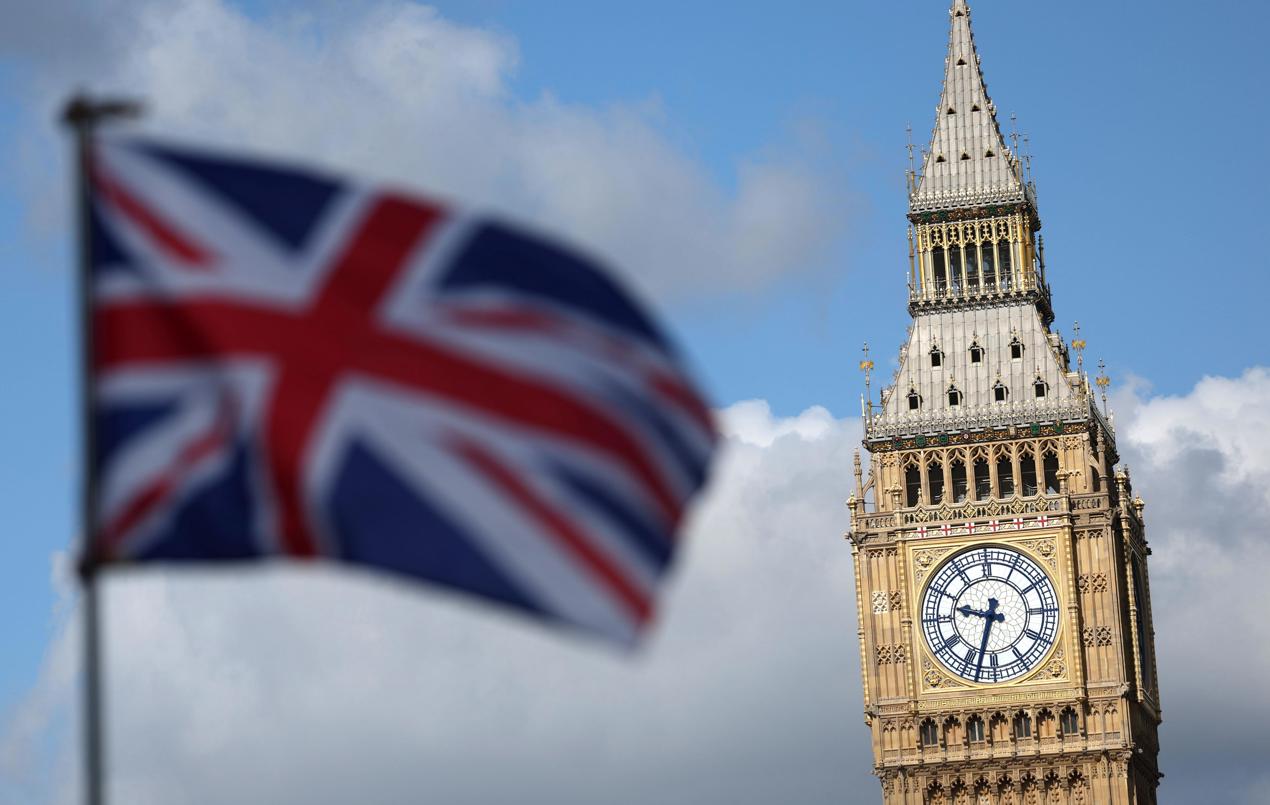 Una bandera de la Unión ondea frente a las Casas del Parlamento en Londres, Gran Bretaña, 24 de mayo de 2024. (Reino Unido, Londres) EFE/EPA/NEIL HALL