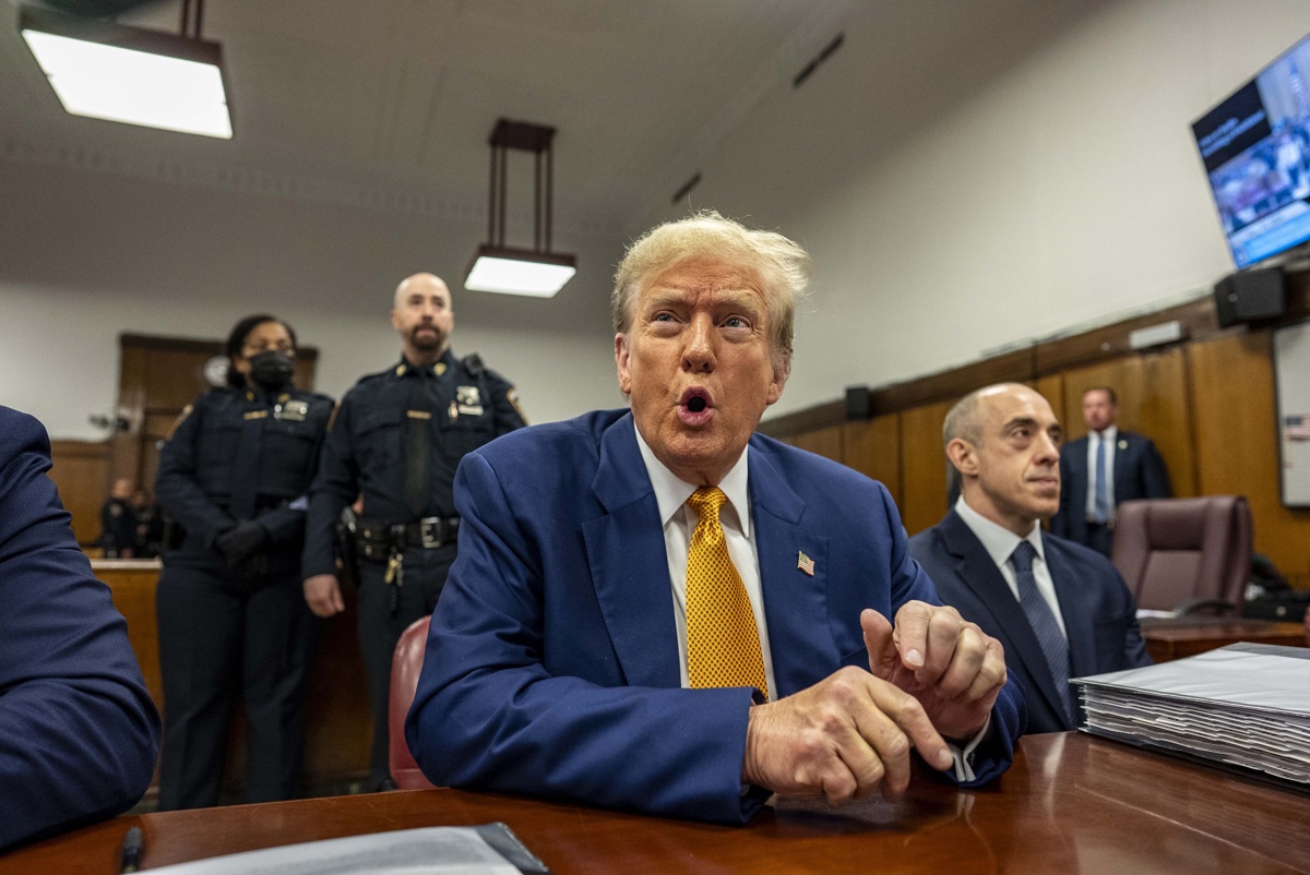El expresidente de EUA, Donald Trump en una corte de Manhattan, Nueva York, el 2 de mayo de 2024. EFE/MARK PETERSON / POOL
