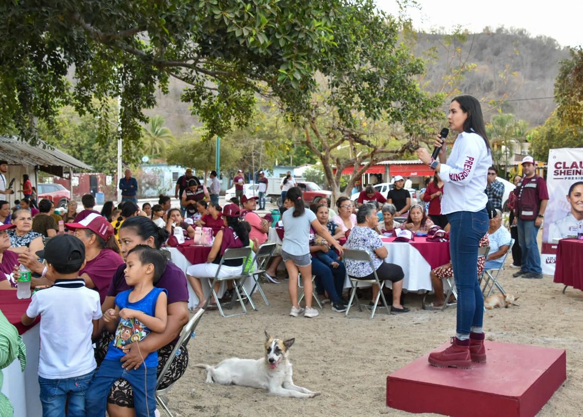 La candidata de la coalición Morena-PVEM-PT a la presidencia de Manzanillo, Rosa María Bayardo.