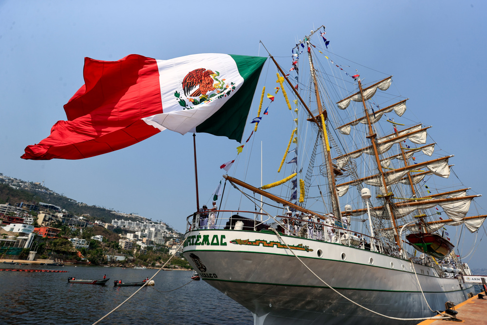 Fotografía del Buque Escuela Cuauhtémoc de la Armada de México al momento de emprender una travesía desde Acapuco (México). EFE/David Guzmán