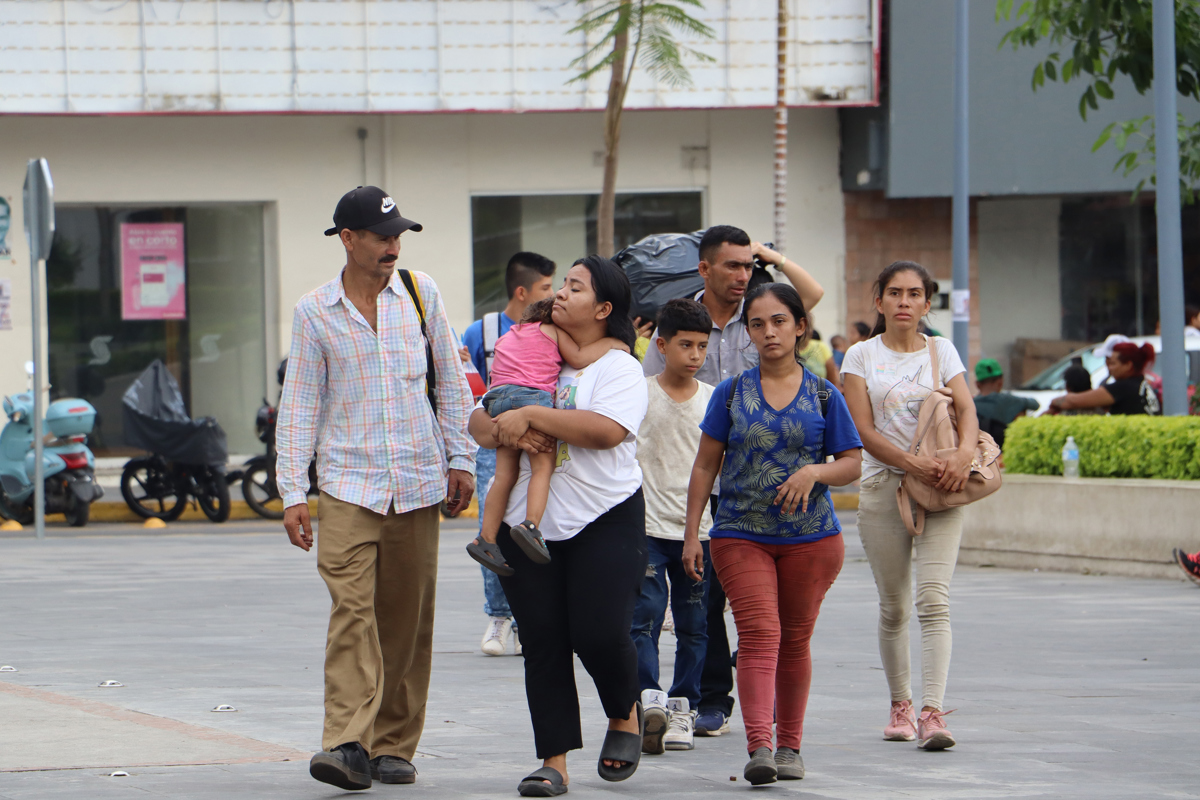 Migrantes permanecen varados en espera de resolver su situación migratoria en el municipio de Tapachula, Chiapas (México). EFE/Juan Manuel Blanco