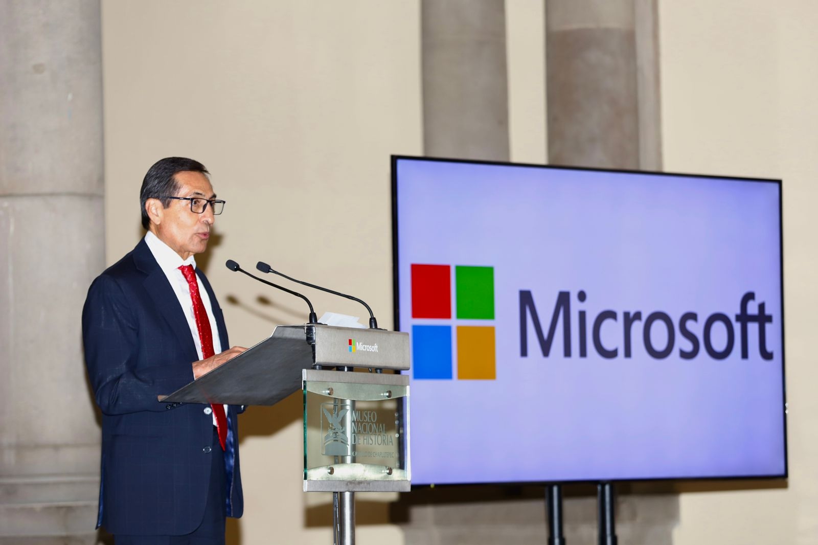 El secretario de Hacienda y Crédito Público, Rogelio Ramírez de la O, al inaugurar un centro de datos de Microsoft.