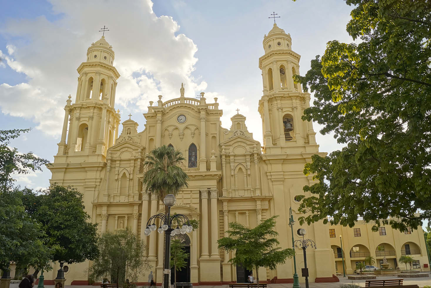 Catedral Metropolitana de Nuestra Señora de la Asunción, en el centro de Hermosillo, Sonora.