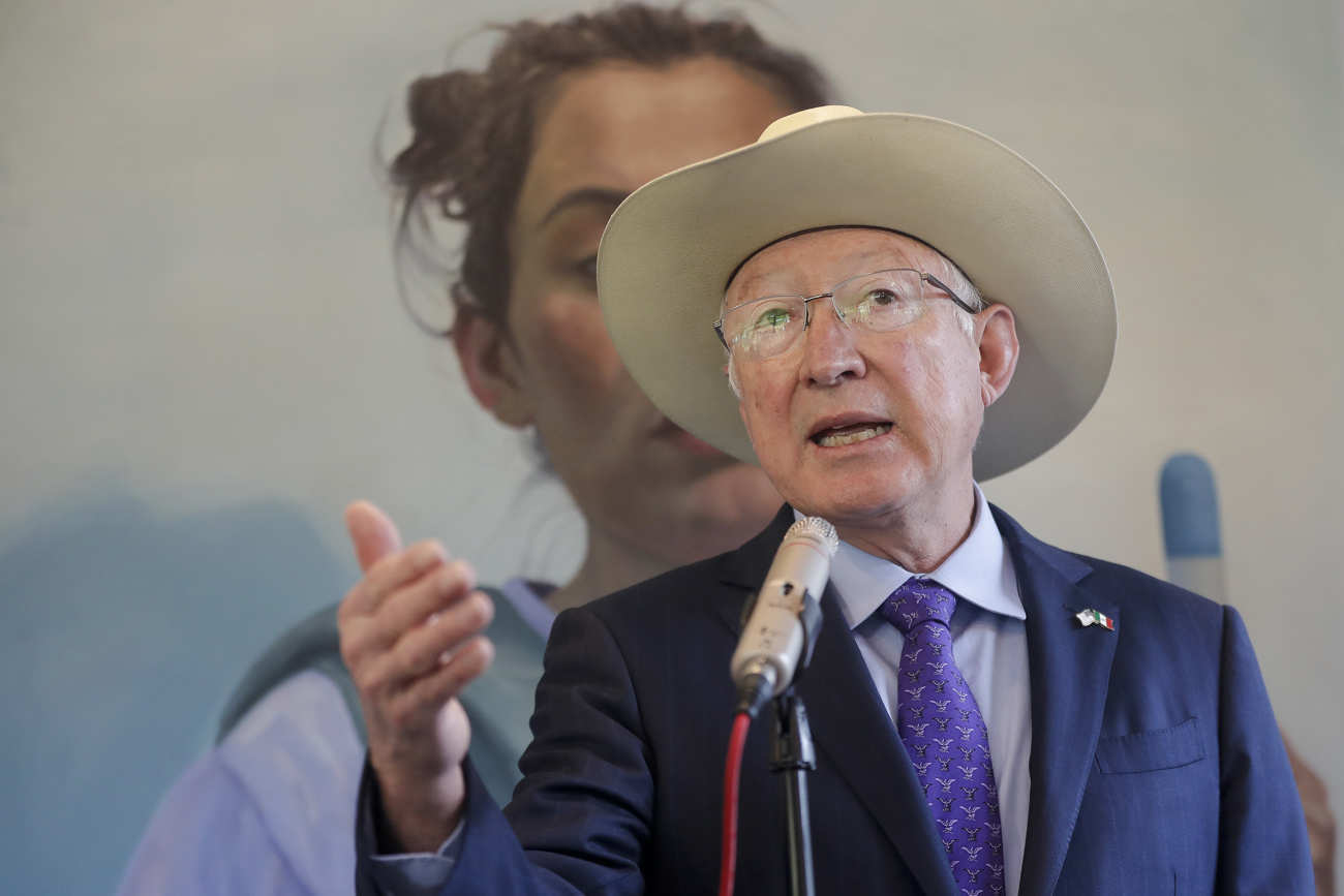 El embajador de Estados Unidos en México, Ken Salazar, participa en una conferencia de prensa en la Ciudad de México (México). EFE/ Isaac Esquivel