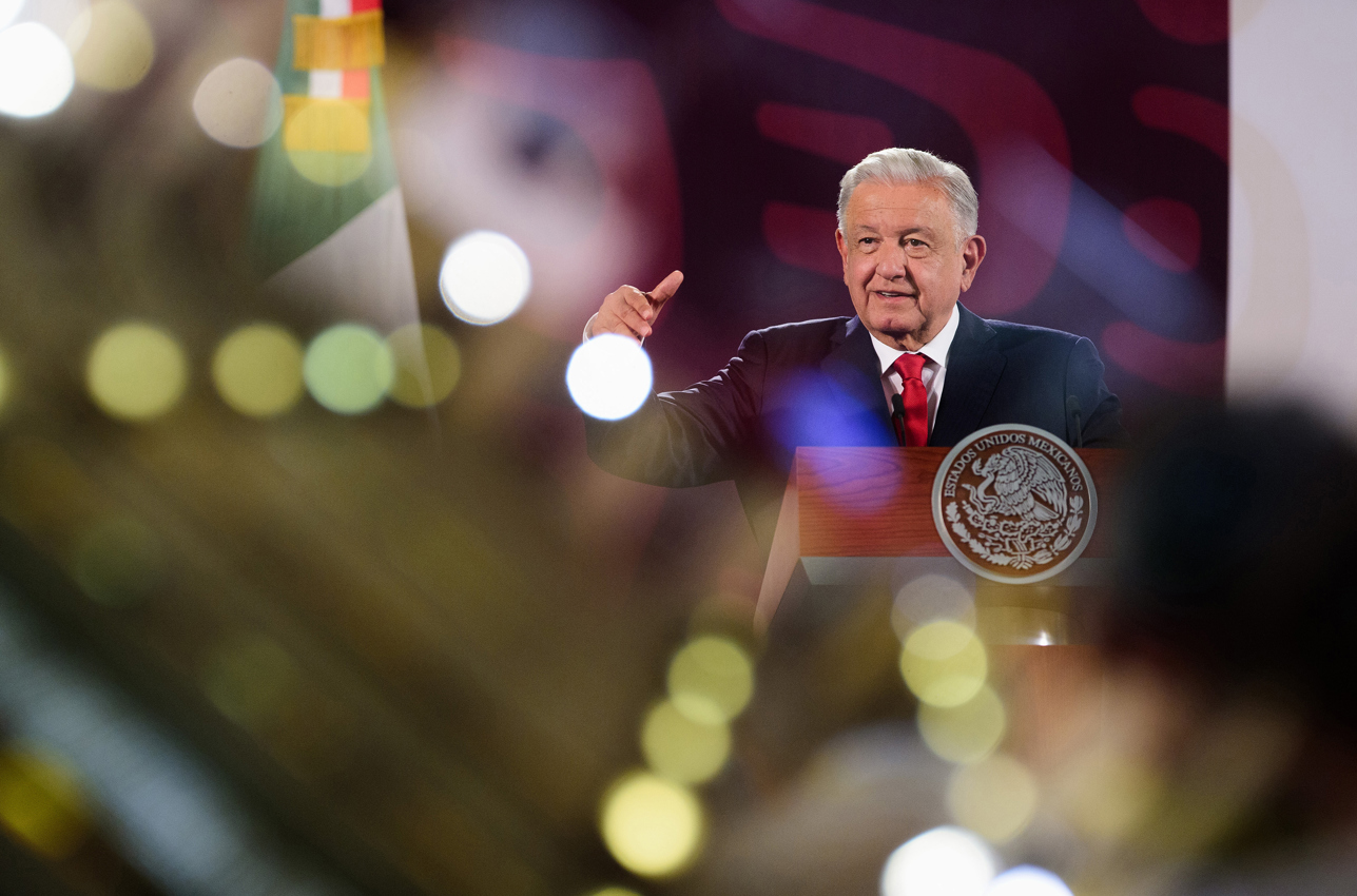 El mandatario Andrés Manuel López Obrador habla durante una rueda de prensa en Palacio Nacional de Ciudad de México (México). EFE