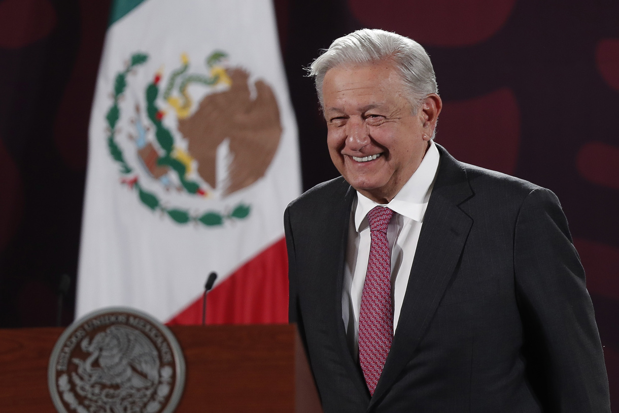 El presidente de México, Andrés Manuel López Obrador participa durante su conferencia de prensa matutina este lunes en el Palacio Nacional, de la Ciudad de México (México). EFE/ Isaac Esquivel