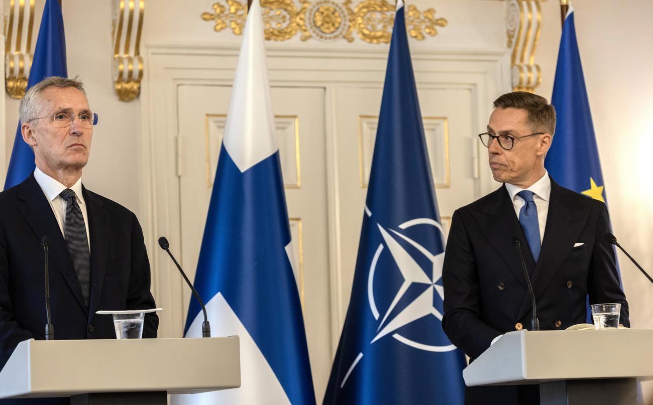 El secretario general de la OTAN, Jens Stoltenberg, en una rueda de prensa junto al presidente finlandés, Alexander Stubb. EFE/EPA/MAURI RATILAINEN