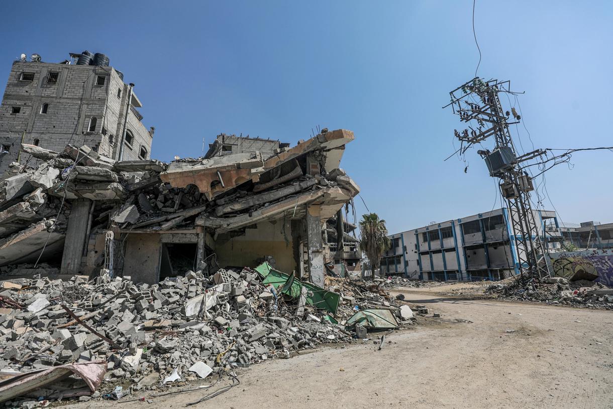 Una vista de edificios destruidos durante una operación militar israelí en el campo de refugiados de Al Bureij, en el centro de la Franja de Gaza, 05 de junio de 2024. EFE/EPA/MOHAMMED SABLE