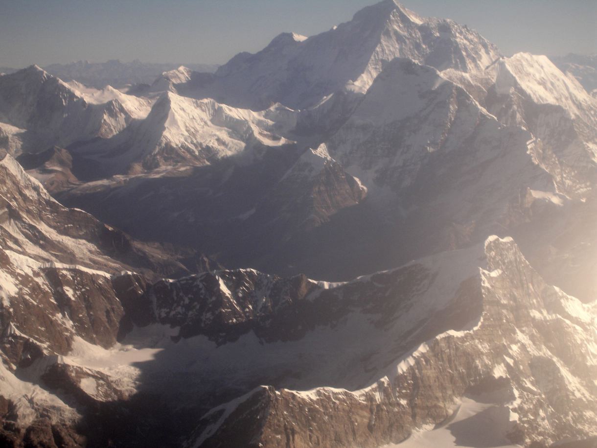 En la imagen de archivo, vista aérea del Everest. EFE/Julia R. Arévalo