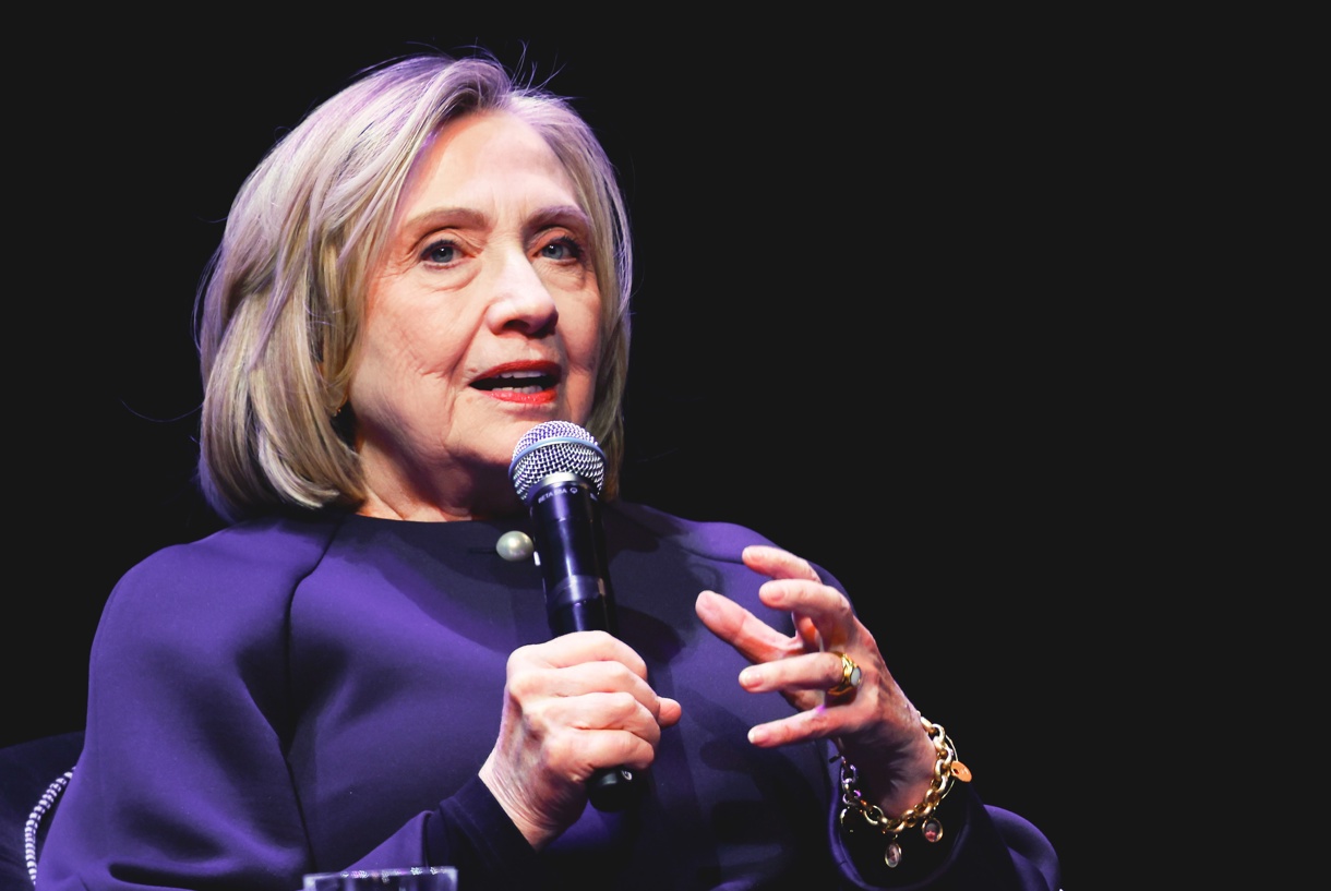 Fotografía de archivo de la exsecretaria de Estado de los Estados Unidos, Hillary Clinton, en Berlín, Alemania. EFE/HANNIBAL HANSCHKE