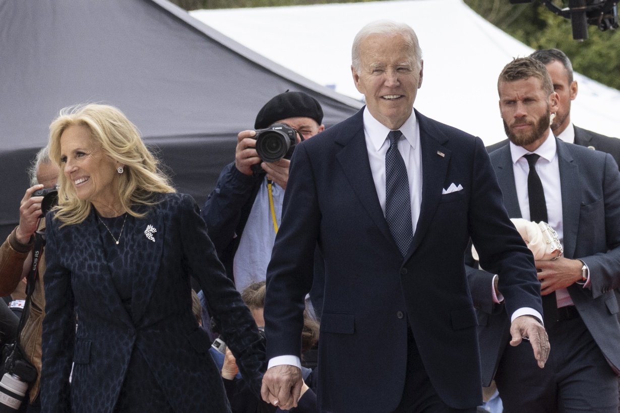 Fotografía del presidente de Estados Unidos, Joe Biden, desde Francia. EFE/André Pain