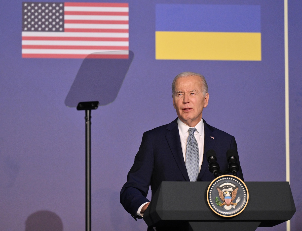 El presidente estadounidense Joe Biden celebra una conferencia de prensa conjunta con el presidente ucraniano después de firmar un acuerdo de seguridad tras una reunión bilateral al margen de la cumbre del G7 en Savelletri (Brindisi), Italia, 13 de junio de 2024. EFE/EPA/ETTORE FERRARI