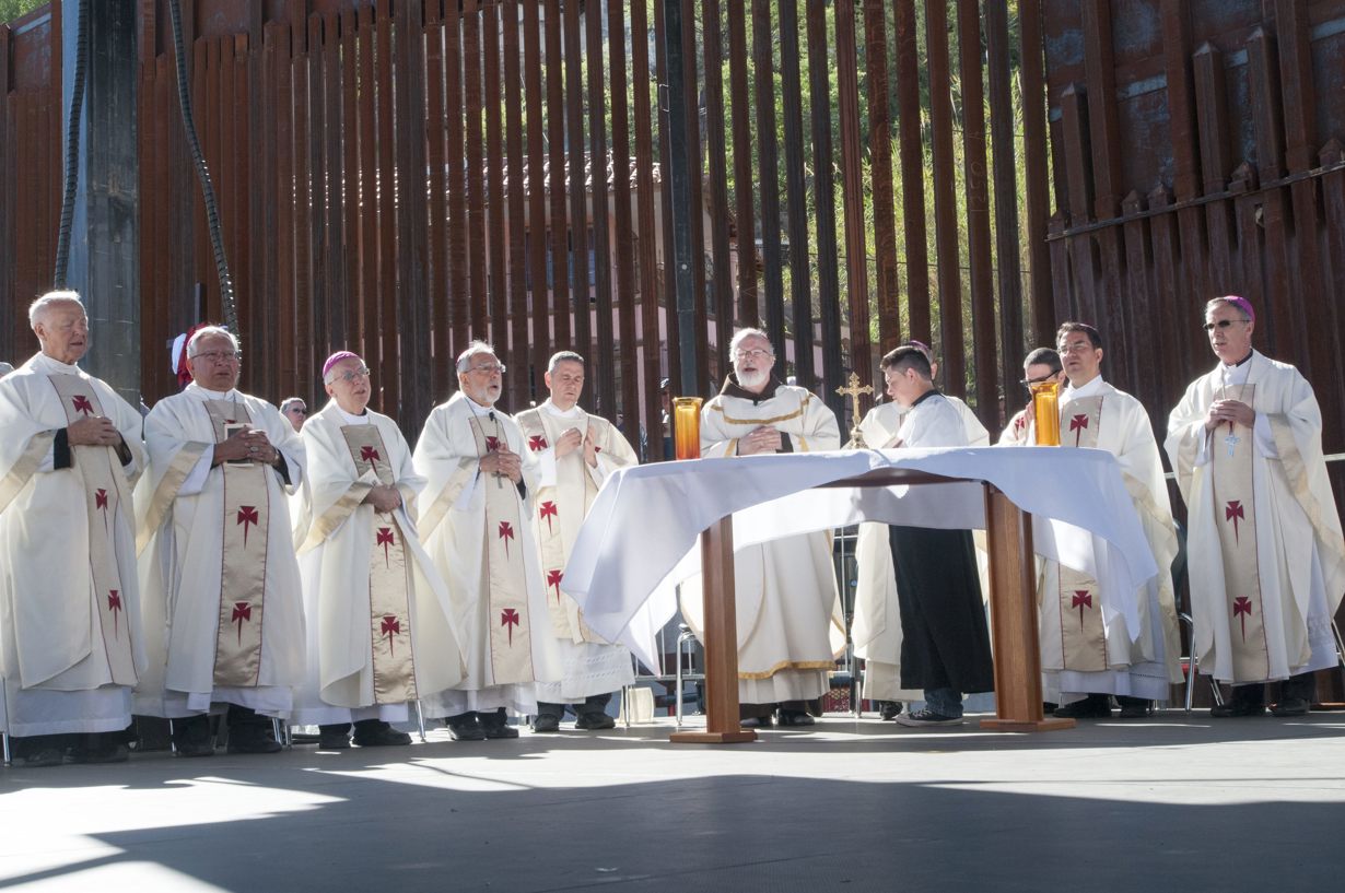 Fotografía de archivo de parte del Comité de la Conferencia de Obispos Católicos de los Estados Unidos (USCCB) en Nogales (EUA). EFE/ Gary Williams