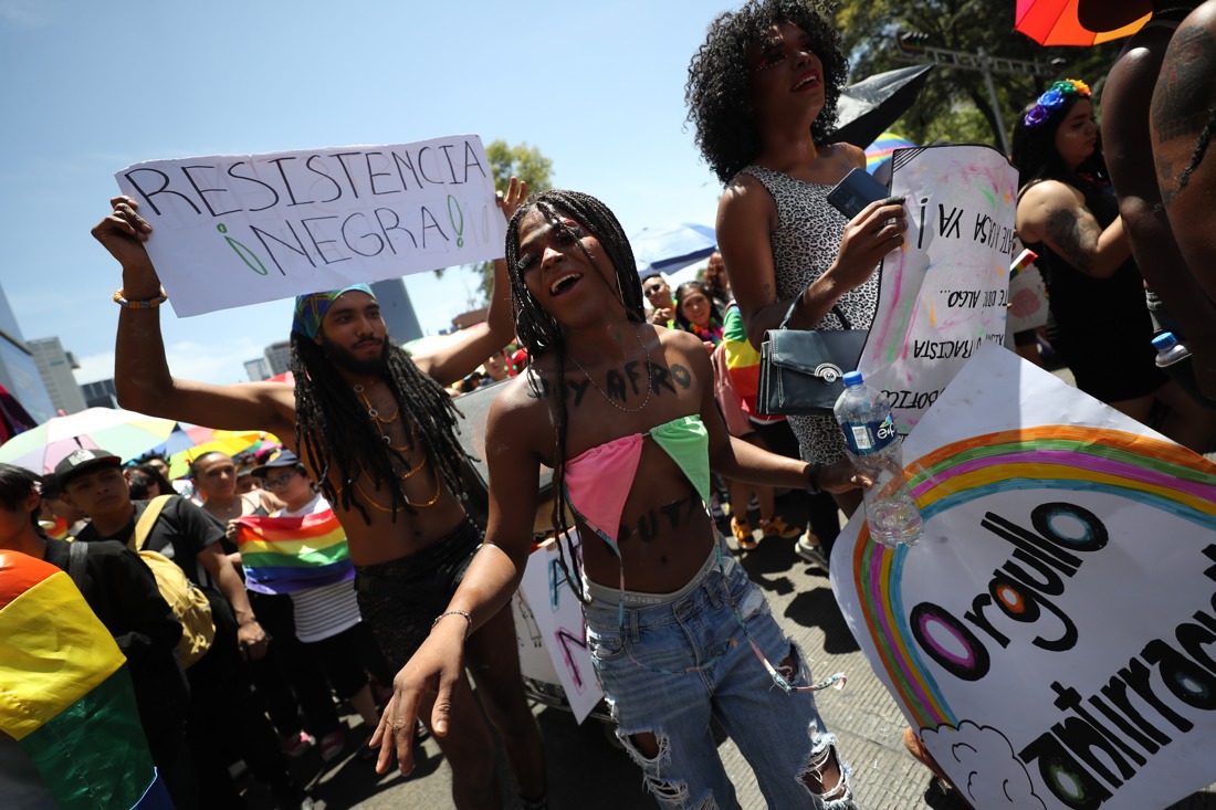 Imagen de archivo de miles de personas que participan en la marcha del Orgullo LGBT en la Ciudad de México. (EFE/Sáshenka Gutiérrez)