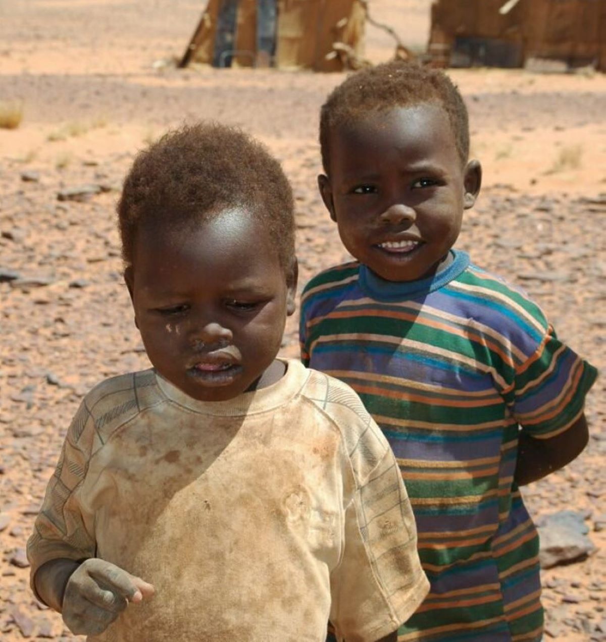 Imagen de archivo de niños refugiados por la guerra en Sudán. EFE/Phillip Dhil