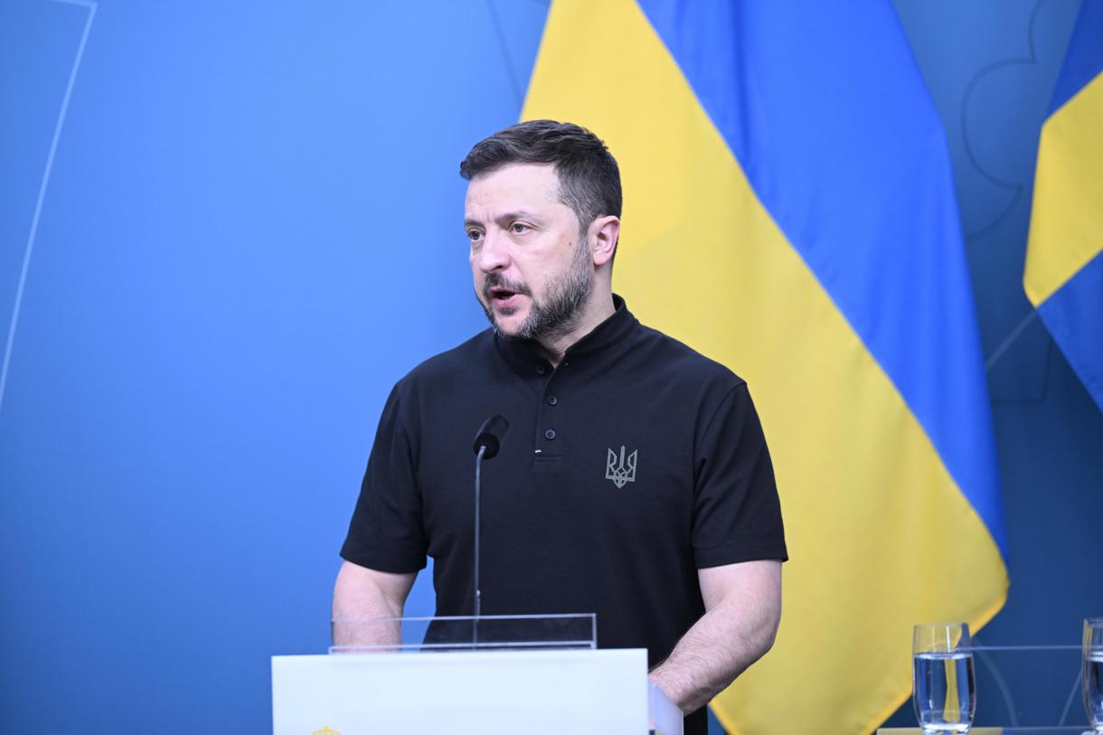 El presidente ucraniano, Volodimir Zelenski, en una conferencia de prensa durante una la cumbre Ucrania-Nórdicos en Estocolmo, el 31 de mayo de 2024. EFE/EPA/FREDRIK SANDBERG SWEDEN OUT