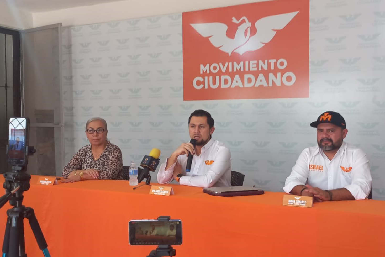 Rueda de prensa encabezada por Benjamín Alamillo, delegado nacional de Movimiento Ciudadano.
