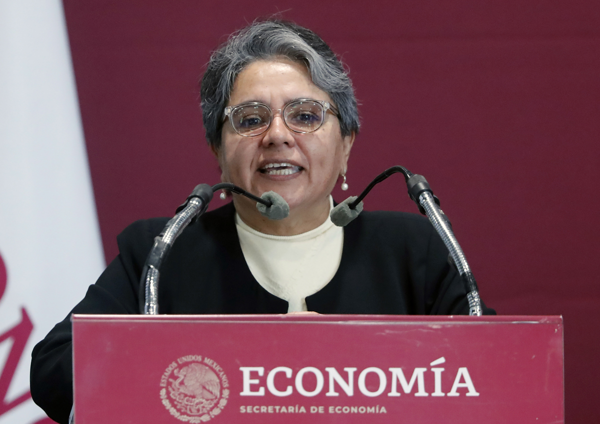 La secretaria de Economía, Raquel Buenrostro, participa durante una conferencia de prensa en la Ciudad de México. (Foto de Mario Guzmán de la agencia EFE)