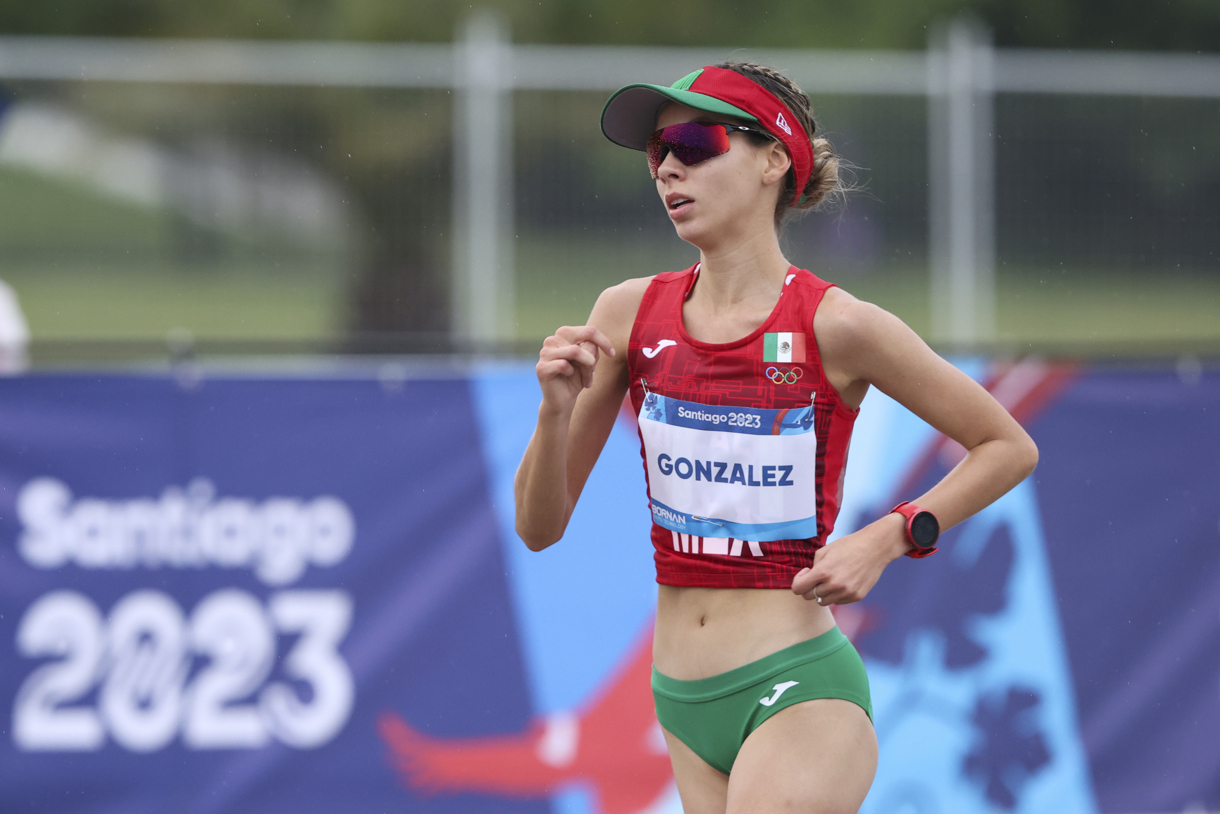 Alegna González de México compite en la prueba marcha femenina durante los Juegos Panamericanos 2023 en Santiago (Chile). Imagen de archivo. (EFE/ Adriana Thomasa)