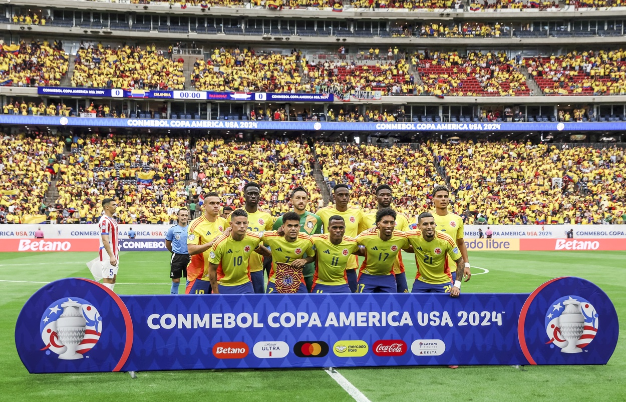 El equipo titular de Colombia que enfrentó a Paraguay en el partido inaugural del grupo D de la Copa América 2024 fue registrado el pasado 24 de junio, en medio de miles de aficionados de su país, en el estadio NRG de Houston (Texas, EUA.). (Foto: EFE/Leslie Plaza)