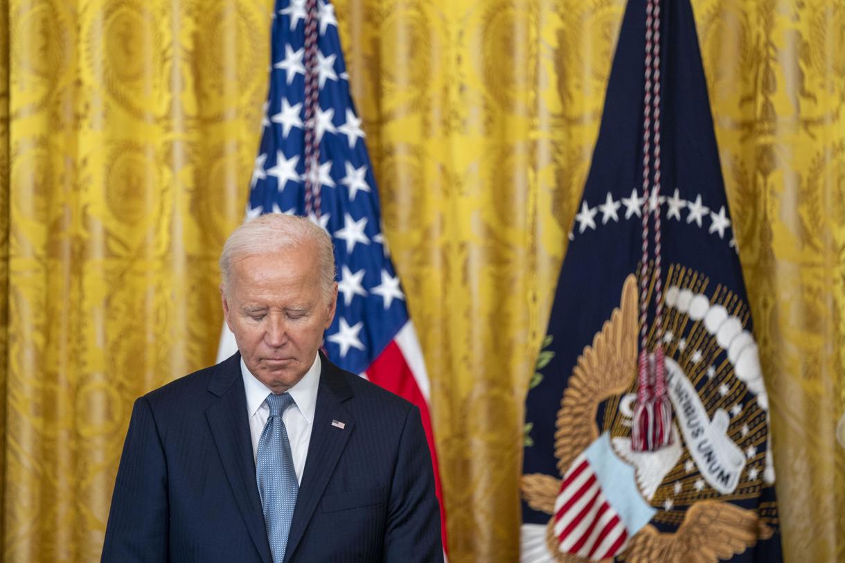 El presidente estadounidense, Joe Biden, durante una ceremonia de Medalla de Honor en el Salón Este de la Casa Blanca en Washington, DC, Estados Unidos. (EFE/Shawn Thew)