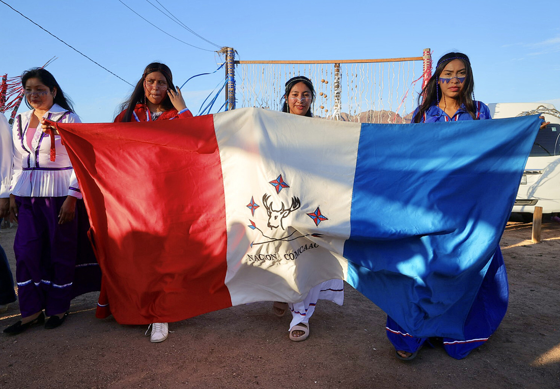 Indígenas de la Nación Comca’ac, celebran el año nuevo Seri, en la ciudad de Hermosillo. (EFE/Daniel Sánchez)