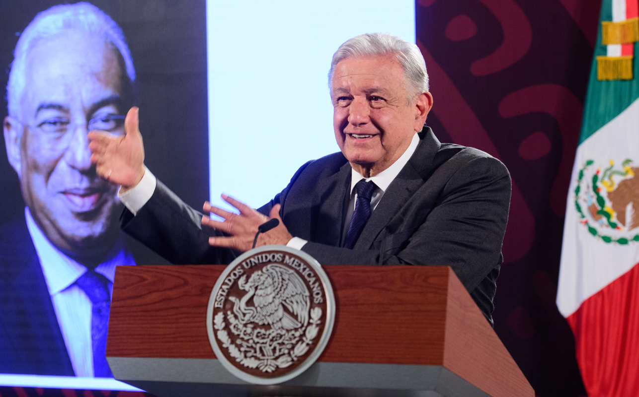 El presidente Andrés Manuel López Obrador, habla durante una rueda de prensa matutina, en el Palacio Nacional en Ciudad de México (México). (Imagen de archivo de Sáshenka Gutiérrez de EFE)