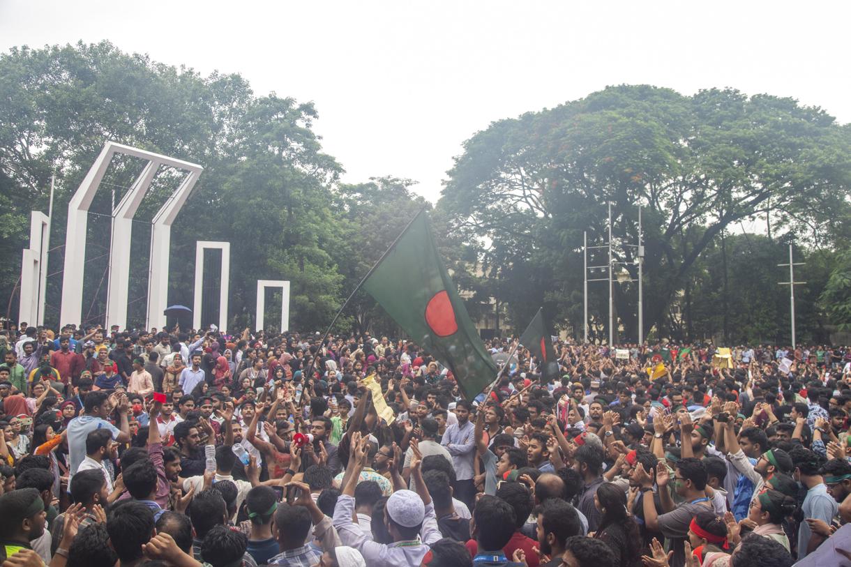 Manifestación de estudiantes en Daca, en Bangladesh. (Fotografía de Monirul Alam de la agencia EFE/EPA)