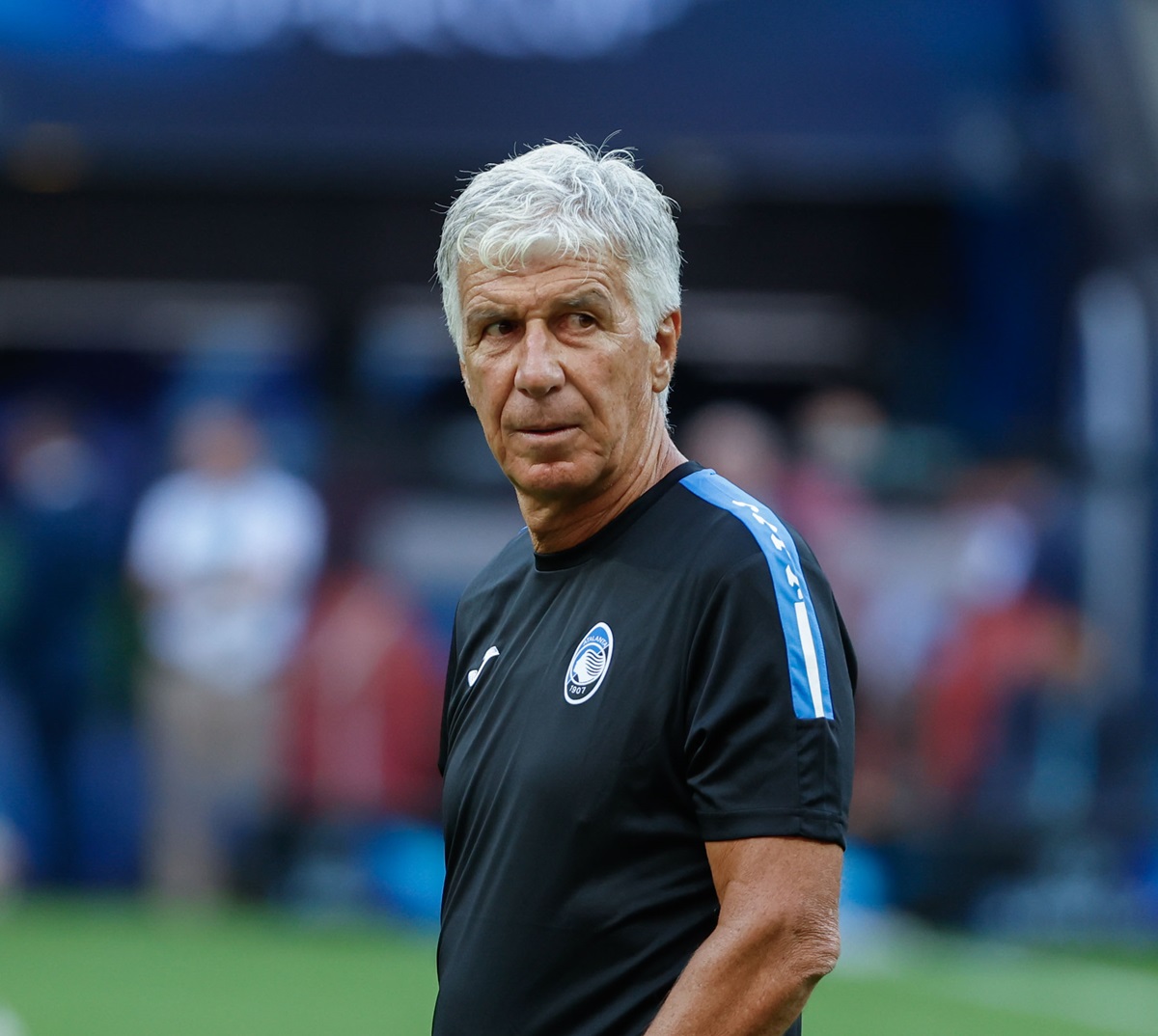 El entrenador italiano del Atalanta, Gian Piero Gasperini, en el entrenamiento del equipo este martes en Varsovia, en la víspera del partido de la Supercopa de Europa de futbol que enfrenta a su equipo con el Real Madrid. (Foto de Mariscal de la agencia EFE)