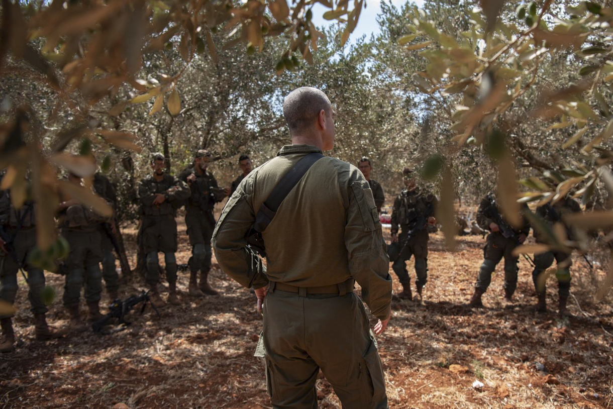 Una brigada de infantería israelí completó esta semana un ejercicio militar para simular “escenarios de combate en territorio enemigo” en el norte del país, en plena escalada de tensión con el grupo chií Hizbulá en la frontera con el Líbano. (Fotografía de Cortesía del Ejército de Israel a la agencia EFE)