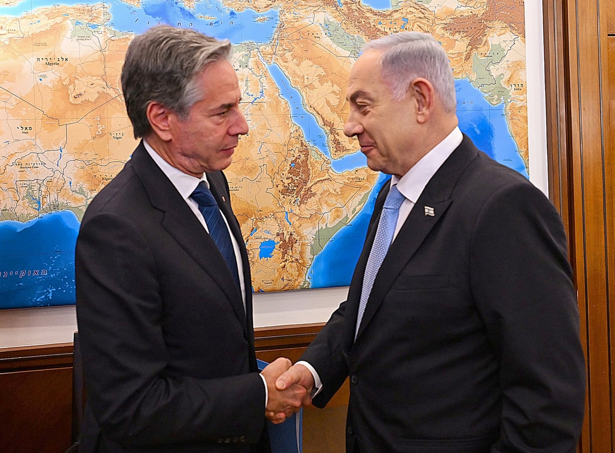 Imagen cedida por el Gobierno de Israel del primer ministro israelí, Benjamín Netanyahu, y del secretario de Estado estadounidense, Antony Blinken. (Foto del Gobierno de Israel de Chaim Tzach para la agencia EFE/EPA)